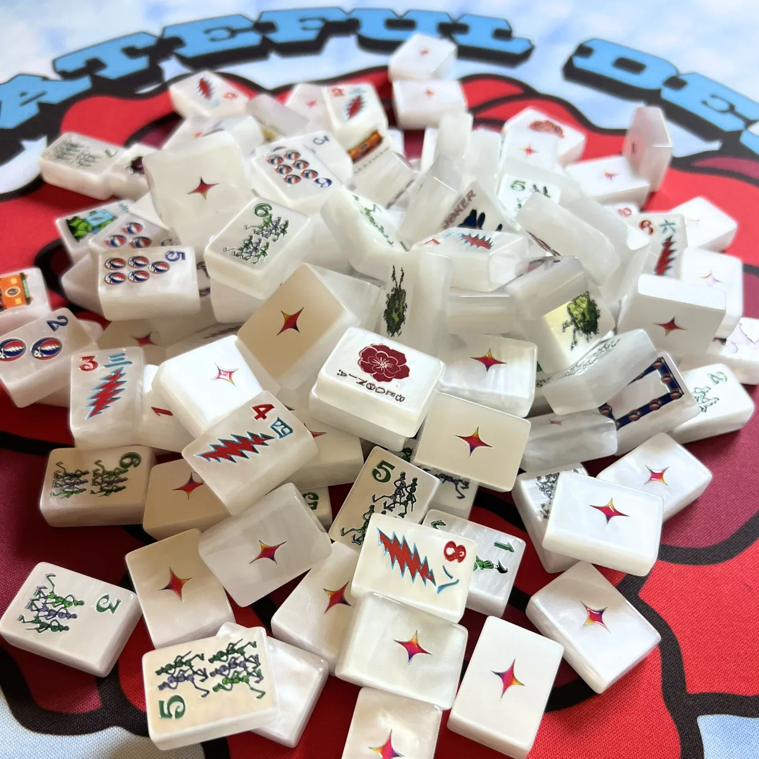 Grateful Dead x Bespoke Mahjong Travel Tiles Kit - COSMIC WHITE PEARL